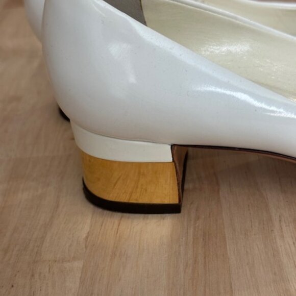 Valentino Garavani Made in Italy Patent Leather White Pumps Gold Heals 8.5 - Picture 2 of 9